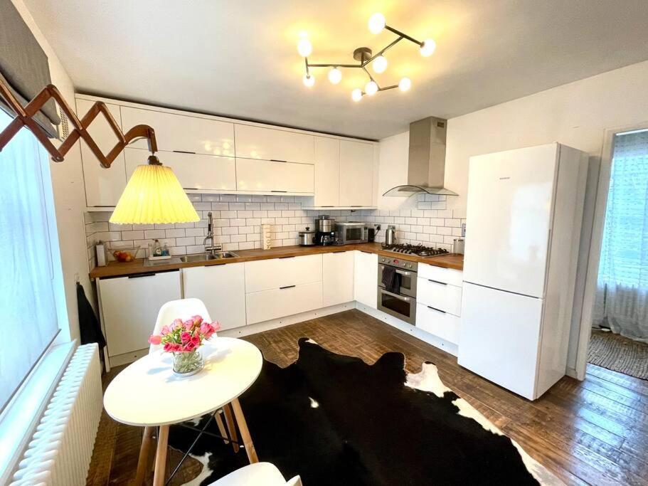 Gorgeous 2 Bedroom Apartment Edge Of Cabot Circus 布里斯托 外观 照片