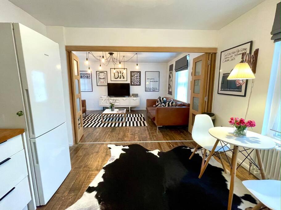 Gorgeous 2 Bedroom Apartment Edge Of Cabot Circus 布里斯托 外观 照片